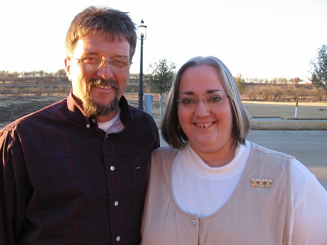IMG_0128.JPG - Geary and Sonya in front of Bobby and Kim's house.